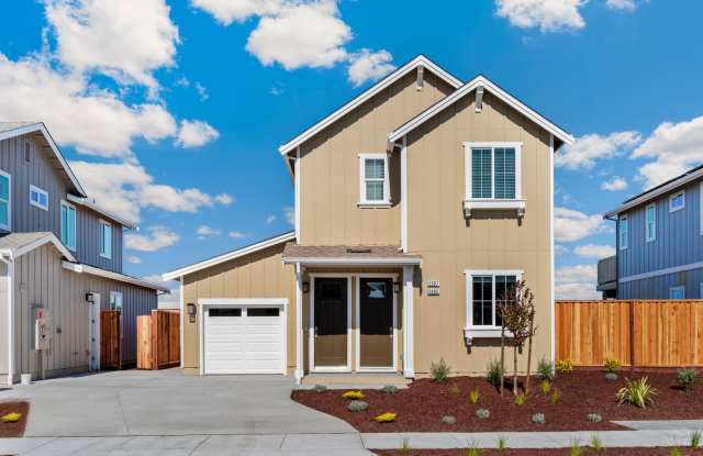 The Vineyards at Dennis Lane upper 2 bed 1 bath town home with vineyard views