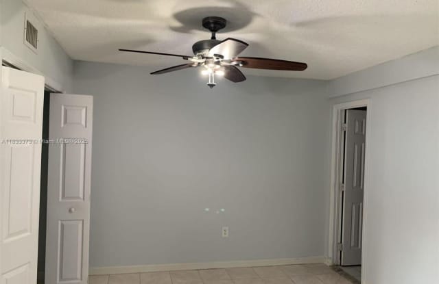 Photo of 1062 W 42nd Pl