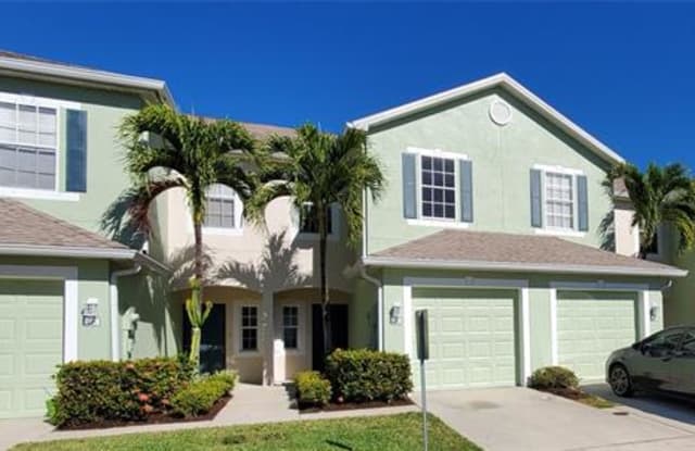 3619 Pine Oak CIR - 3619 Pine Oak Cir, Fort Myers, FL 33916