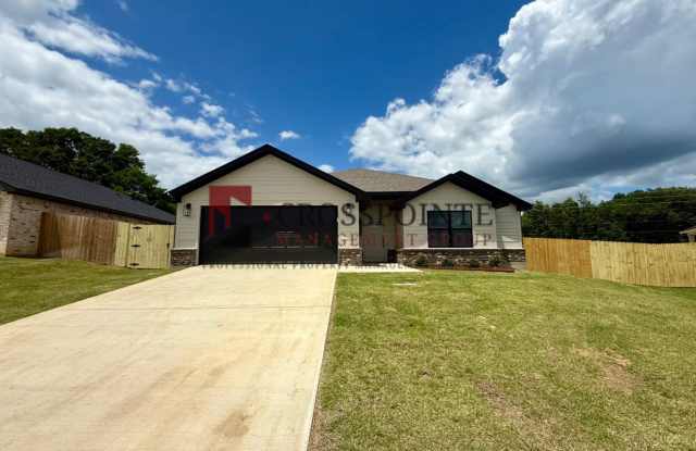 Beautiful 3 Bedroom 2 Bathroom Home!