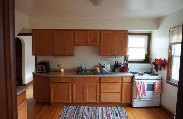 Photo of 2559 N Frederick Ave