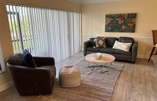 Photo of 1605 US Highway 1 V-4