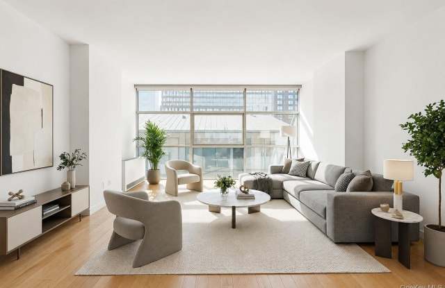 447 W 18TH Street