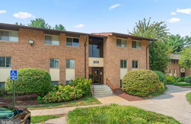 18802 WALKERS CHOICE Road unit: 4