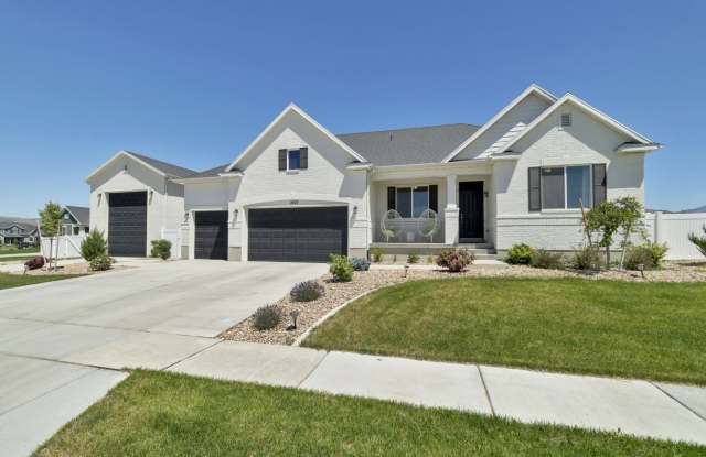5 bedroom 3.5 bathroom home in Lehi.