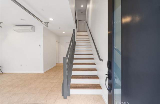 1533 Sullivan Avenue