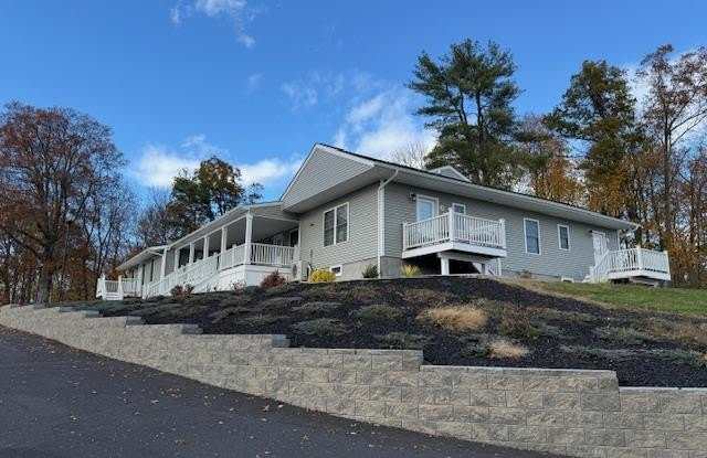 Photo of 135 Cooper Road unit: 4