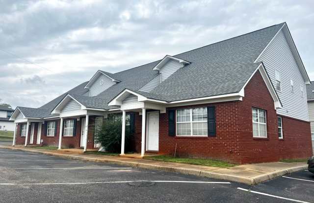 Nice condo close to Troy University