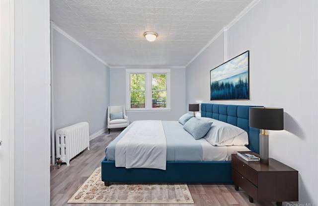 611 Saint Lawrence Avenue unit: 1