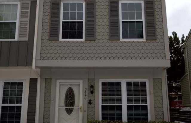 Centrally Located Charming 3BD*/2.5BA End-Unit Townhome **WATER  TRASH INCLUDED!** photos photos