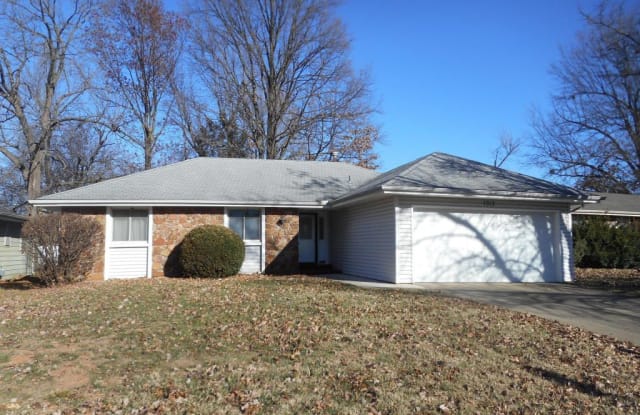 1013 E Guinevere St - 1013 East Guinevere Street, Springfield, MO 65807