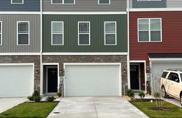 7827 Wolf Run Lane