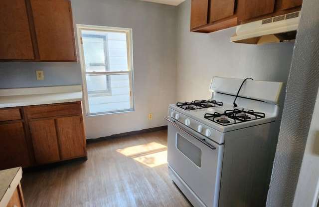 Upper 2 bedroom unit