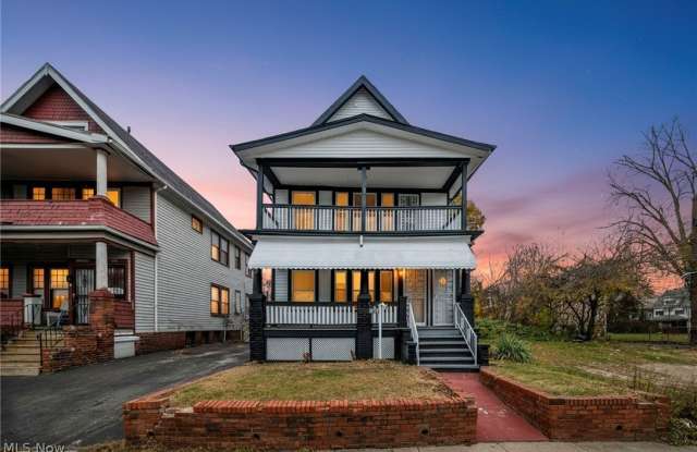 12001 Oakview Avenue unit: Up