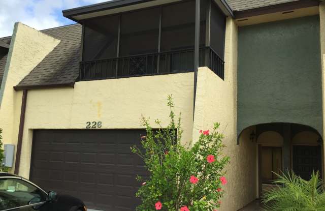 Three Bedroom Two Story Townhome, Close to Lake Mary Shopping, Eating, Convenient to -I-4, 17/92, and 417