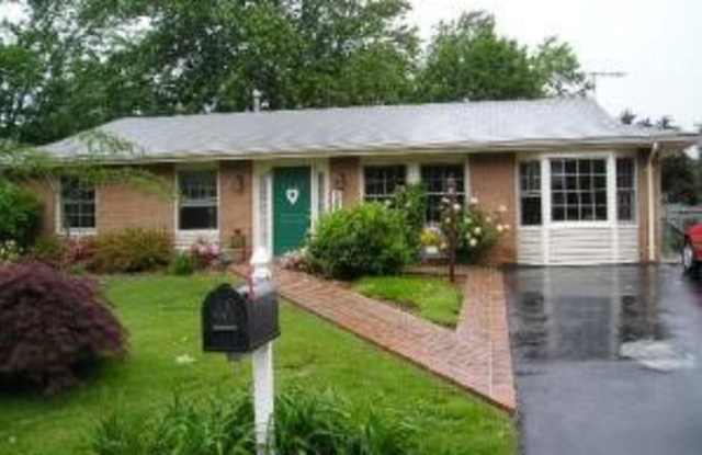 305 E POPLAR ROAD