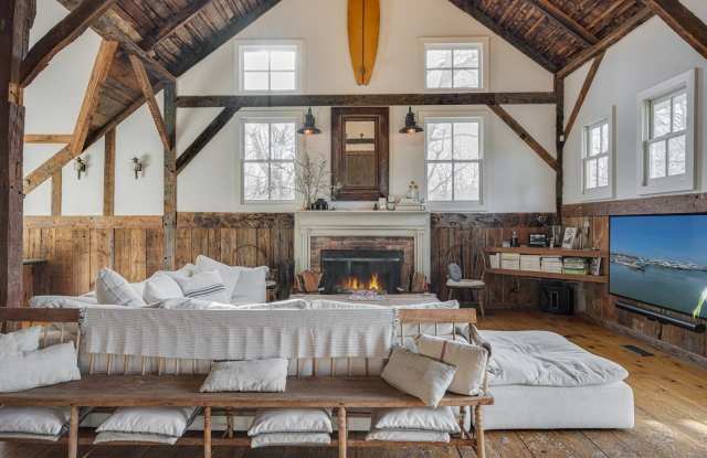2983 Montauk Hwy