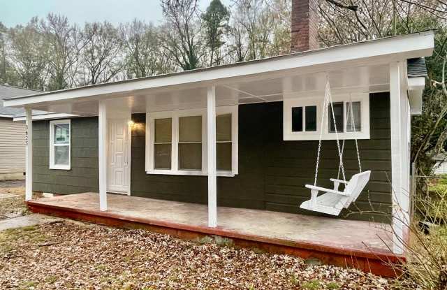 Photo of Welcome to this newly renovated, a charming 3-bedroom, 1-bathroom home located in the vibrant city of Charlotte, NC.