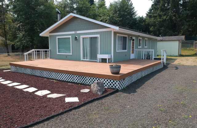 Beautiful 2 Bed, 2 Bath Home for Rent in Ocean Shores!