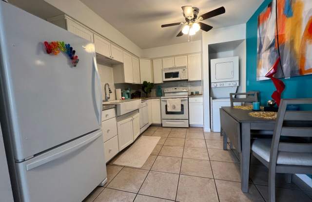 Charming FURNISHED condo in Scottsdale Available in April photos photos