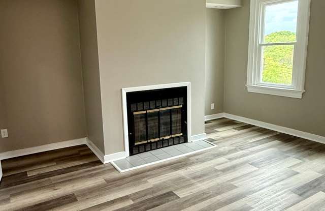 3 bedroom apartment by UC campus!