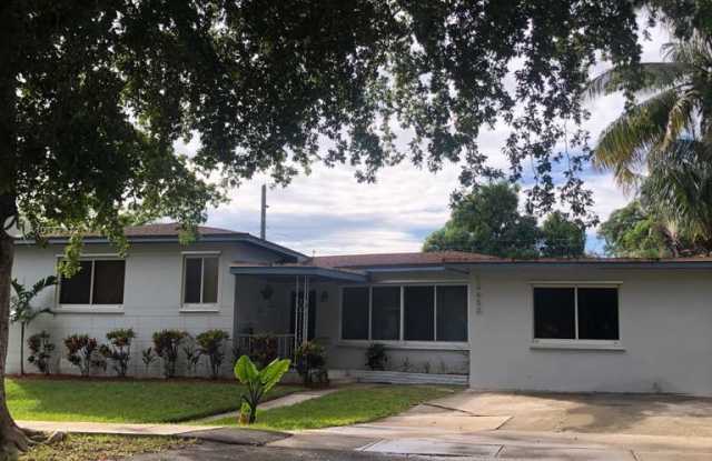 12650 NE 1 Ave - 12650 Northeast 1st Avenue, North Miami, FL 33161