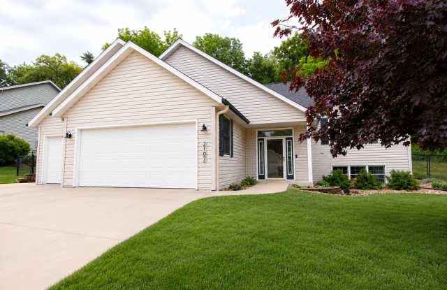 Beautifully Updated SW 4BR with Private Backyard