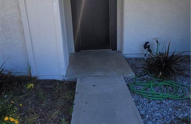 2403 N Teakwood Avenue