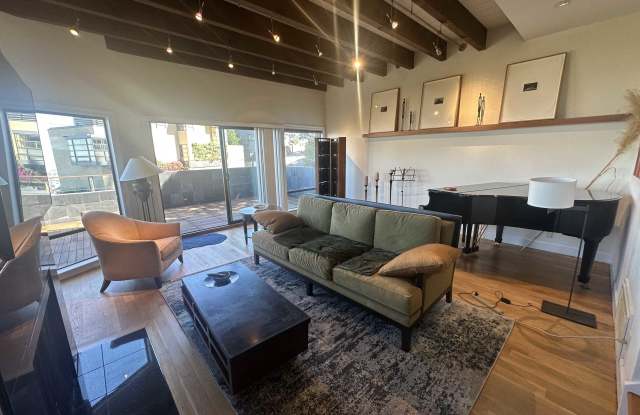 Photo of 304 Twin Peaks Boulevard