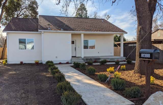 SPACIOUS 3 BEDROOM 3.5 BATHROOM HOME With Washer and Dryer! - 1611 Chico River Road, Butte County, CA 95928