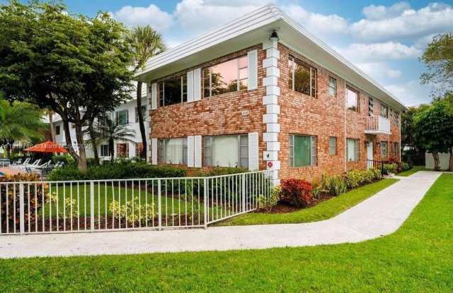 Photo of 400 S Cypress Rd