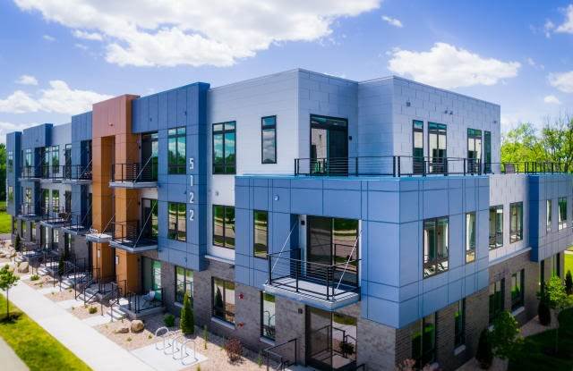 5122 Lacy Rd Unit D11