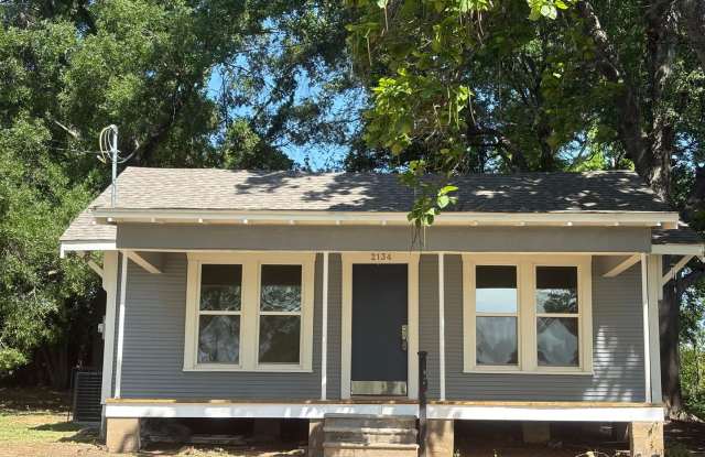 Gorgeous fully remodeled 3 bed/1.5 bath Craftsman-style Bungalow