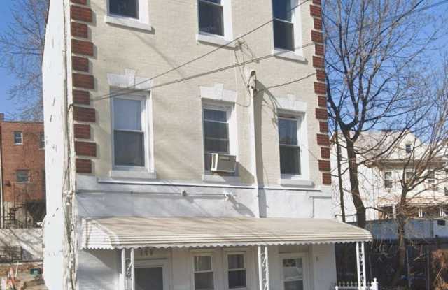 156 S 14 Avenue