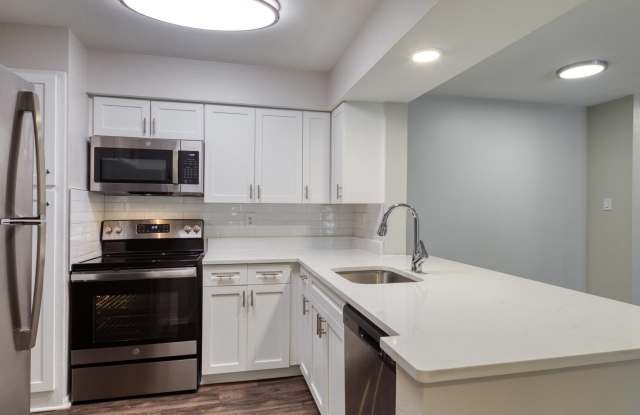 The Crest on Hampton Hollow