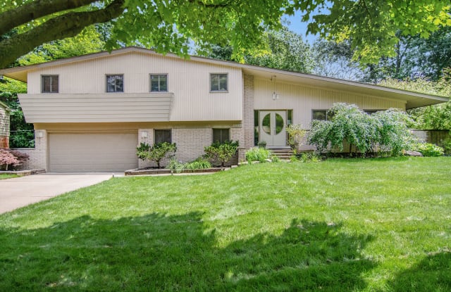 2883 Aspen Ln - 2883 Aspen Lane, Oakland County, MI 48302