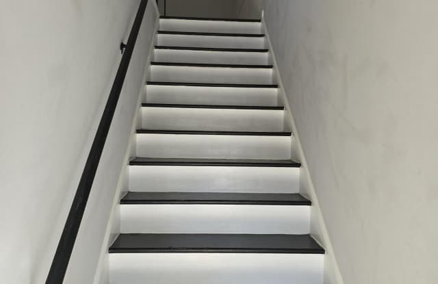 499 W BUENA VISTA Avenue