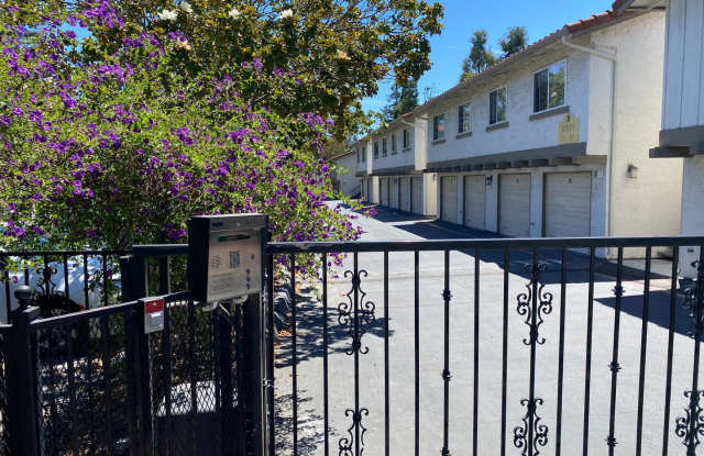 CAMPBELL - Ground level condo in gated community with garage, laundry and private patio - great location. - 300 Union Avenue, Campbell, CA 95008