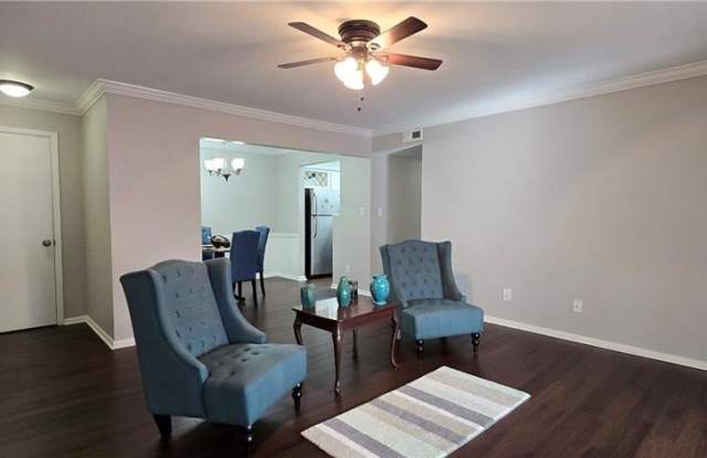 5151 ROSWELL Road unit: 8