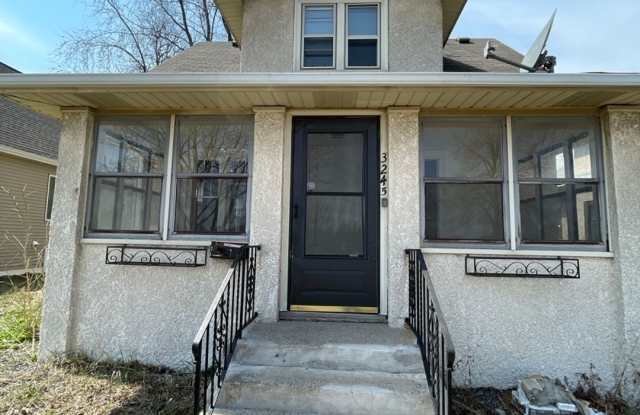 Charming 2 Bed/1 Bath + Den for Rent!