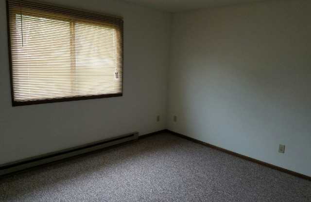 Photo of 1143 Lewellen Street - 1