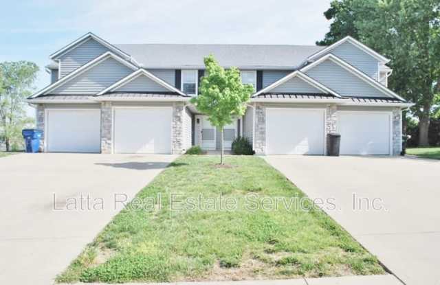 3213 SW Iron Creek Dr