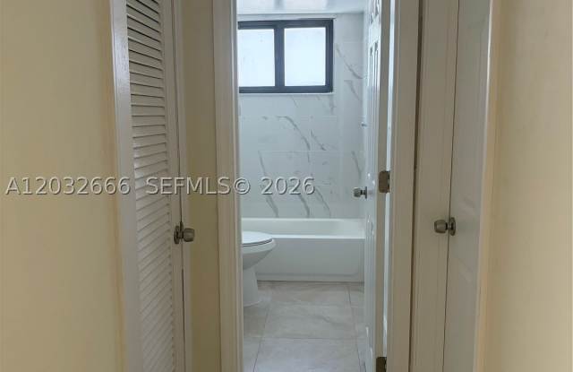 61 W 13th St