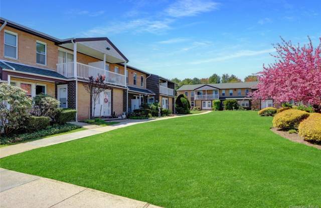 Photo of 214 Artist Lake Drive