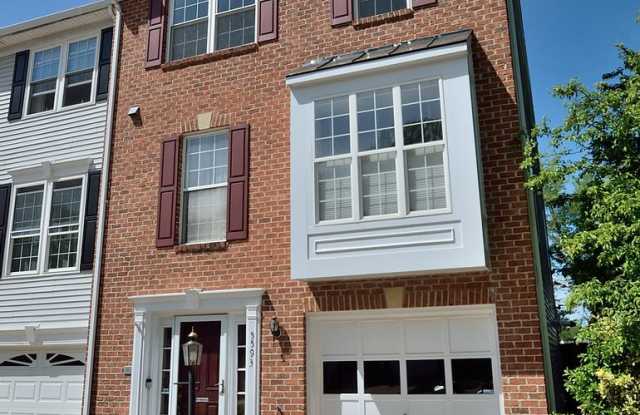 Fantastic End Townhome w/Garage in Kingstowne photos photos