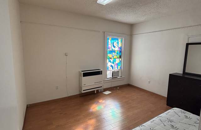 1238 South Hobart Boulevard