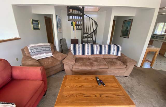 Octagonal Beach House - Sleeps 10 - MID-TERM