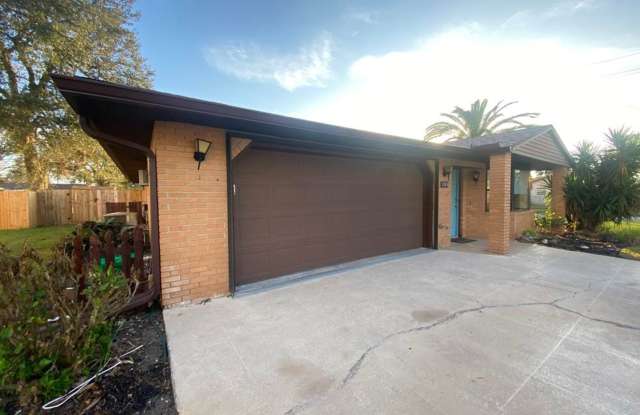 Photo of 3/2 Pool Home in Fairway Estates