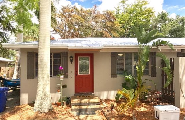 2539 Columbus ST - 2539 Columbus St, Fort Myers, FL 33901