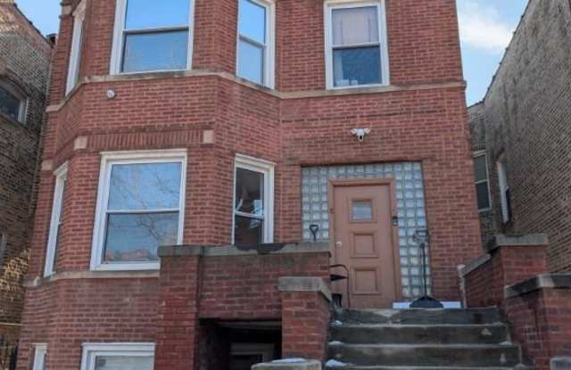 2023 West Oakdale Avenue